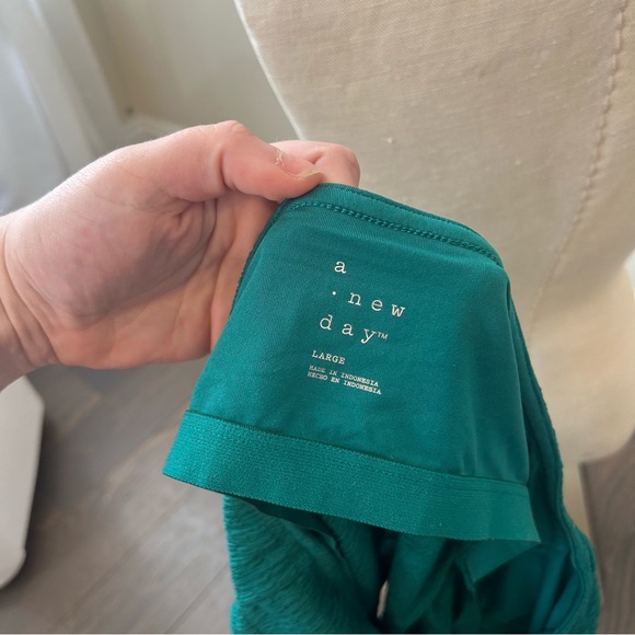 A New Day Target Green Ruched Halter Tank Top - Picture 4 of 4